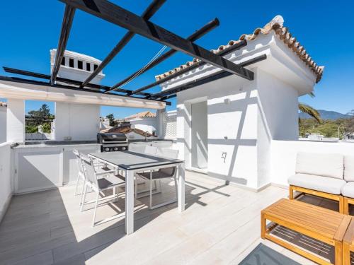 Los Naranjos modern 3 bedroom penthouse