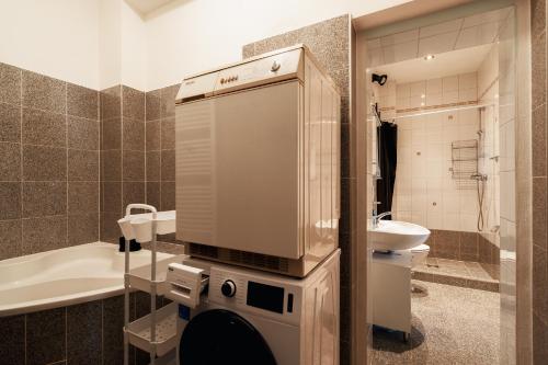 Grand 2BD Apartment for 8 Guests