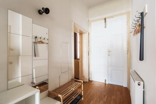 Grand 2BD Apartment for 8 Guests