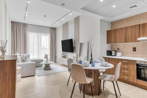 Bright & Cozy 1BR Heart of Dubai Marina by EE Holiday Homes