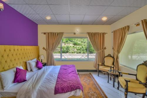 a bedroom with a king sized bed and a window at Parhena Cottages Bella Naran in Naran