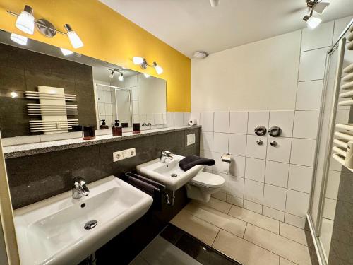 a bathroom with a sink and a toilet and a mirror at Charmante Wg im Stadtgeflüster in Schwäbisch Hall