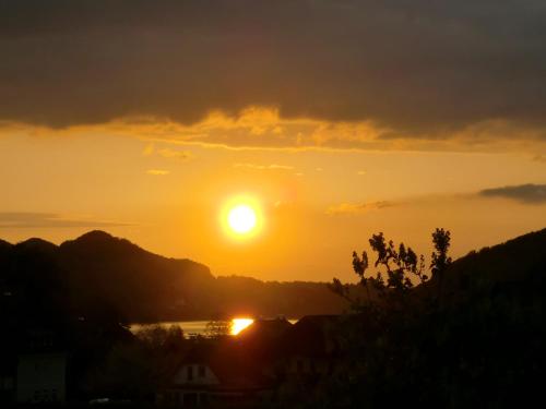 a sunset with the sun setting in the sky at Steakhouse Fieg in Fuschl am See