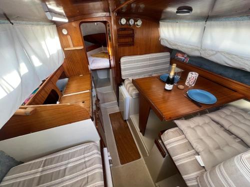 an overhead view of a bedroom and a table in a boat at Nuit insolite sur un bateau in Cap d'Agde