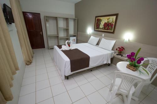 Un pat sau paturi într-o cameră la Pousada Maragolfinho