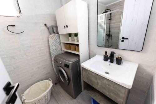 Evestudioskos tesisinde bir banyo