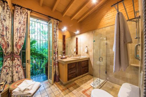 A bathroom at Villa Lola - Adults Only