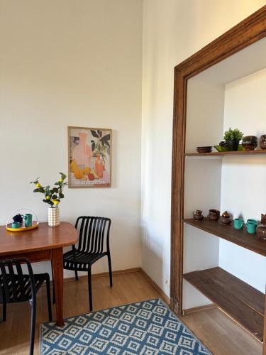 a dining room with a table and a mirror at Apartament przy Kościele in Świdnica