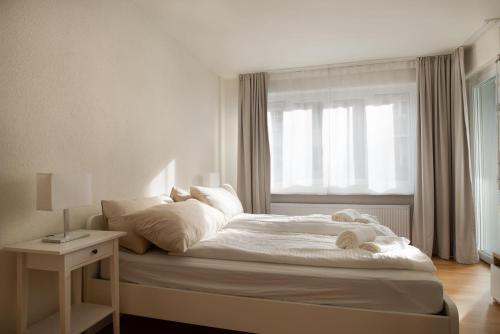 Modern City Centre Flat with Balcony