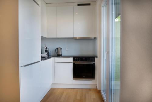 Modern City Centre Flat with Balcony