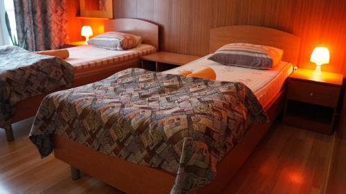 Кровать или кровати в номере Motel Evrazia-Bataysk