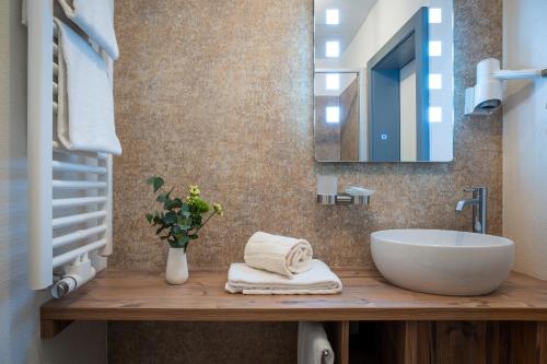 a bathroom with a sink and a mirror at Bayerische Gastwirtschaft Dimpfl-Stadl in Lam