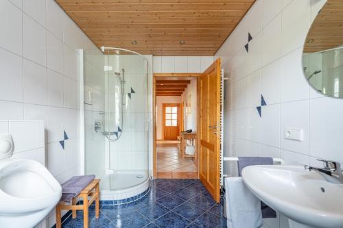 a bathroom with a shower and a sink and a tub at Ferienwohnung Erdgeschoss in Durbach