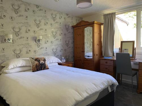 Gallery image of Ben View Phoenix Hotel in Strontian