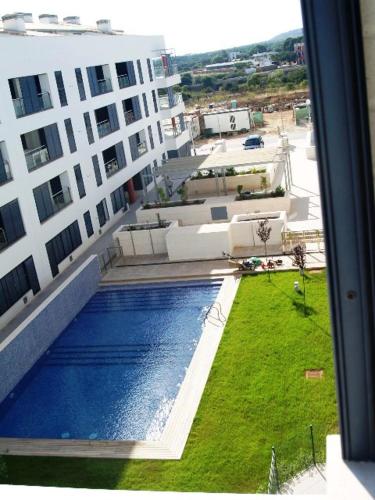 a building with a swimming pool in front of a building at Apartamento Cala Busquets 6 pax in Ciutadella