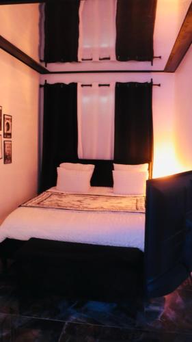 a bedroom with a large bed with a window at Suite Dima in Vedène