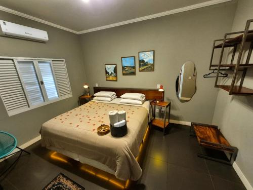 a bedroom with a bed and a window at Recanto Luigi in Brotas