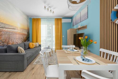 Klimatyzowany Apartament z Balkonem i Parkingiem by Noclegi Renters