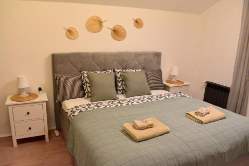 Modern home in hip&central area!