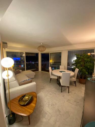 Juan les Pins Le Bristol, 3 room apartment with sea view photo 16