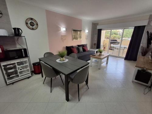 Appart ensoleillé balcon et piscine, proche plages