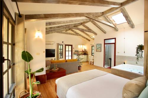 a bedroom with a bed and a bath tub at בקתות נומה in Moshav Ramot