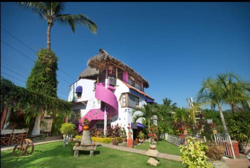 Сад в Villa Bella Bed & Breakfast Inn