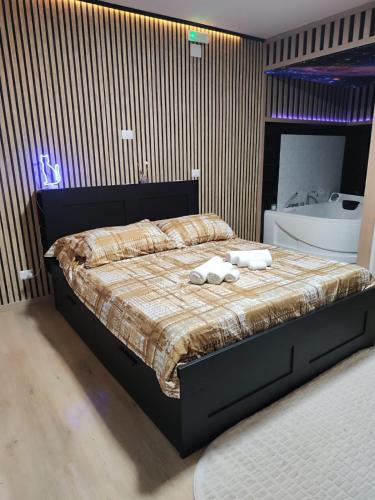 a bedroom with a bed with two towels on it at la mengola holiday and relax in Trivio