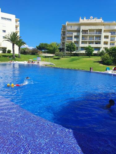 Appart ensoleillé balcon et piscine, proche plages