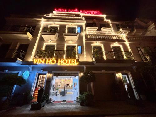 a building with a sign that reads win no hotel at Khách sạn Vin Hồ in Thế Rương