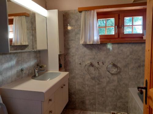 a bathroom with a sink and a shower at Gemütliche 3 Zimmer Wohnung in Lenzerheide in Lenzerheide