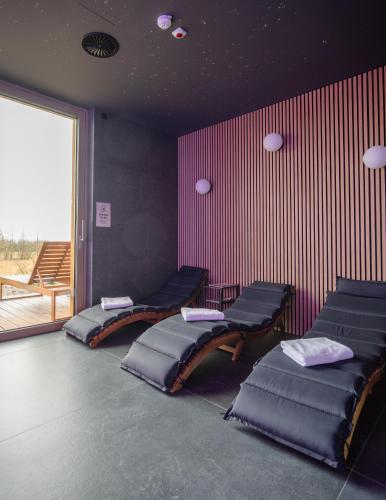 a room with four beds in a room at MARSHALL Golf & Wellness Hotel in Sokolov