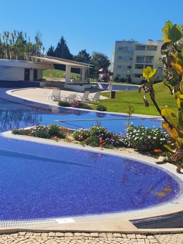 Appart ensoleillé balcon et piscine, proche plages