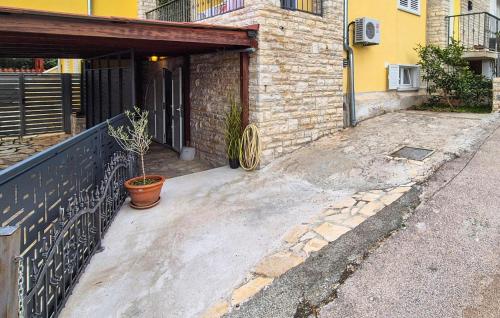 Pet Friendly Apartment In Zaboric With Wifi