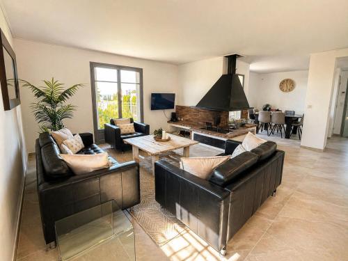 Villa Oasis sea view with 4 bedrooms swimming pool garden
