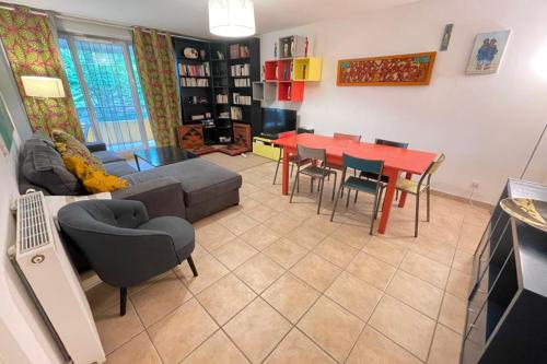 Spacious apartment close to attractions