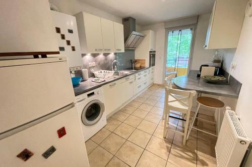 Spacious apartment close to attractions