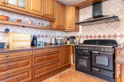 Casa Bruella - Walk to beach Pool WiFi and BBQ
