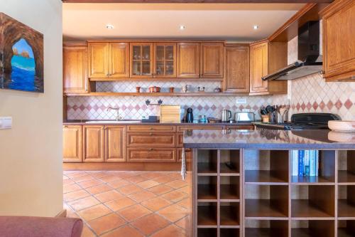 Casa Bruella - Walk to beach Pool WiFi and BBQ