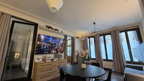 Eiffel-Tower, Deluxe Suite Passy - 6 people