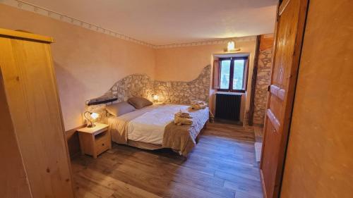 a bedroom with a bed and a table with a cat on it at B&B XXIV Maggio in Rocca di Botte