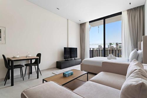 Bright studio in Arjan with pool gym and parking