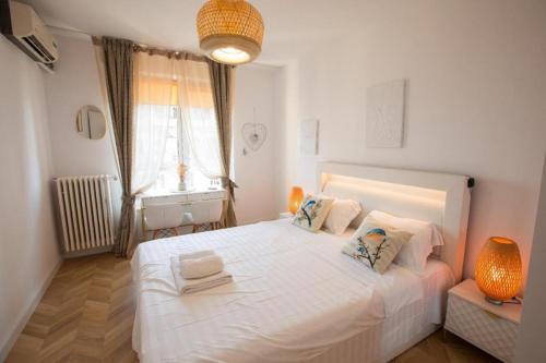 Foto Bright Central Apartment with Old Town Views 2