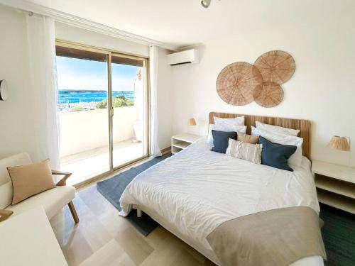 Pointe Croisette Spacious 1-Bedroom Overlooking Port Moure Rouge ID1209