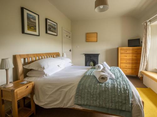 a bedroom with a bed with towels on it at 2 Bed in Keswick oc-sz082 in Threlkeld