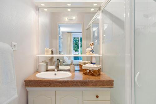 a bathroom with a sink and a shower at Chambres Escale Pontilabienne in Pont-lʼAbbé-dʼArnoult