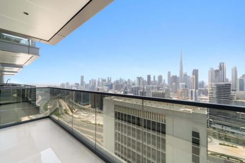 Luxury 1BR w Burj Khalifa View in Business Bay