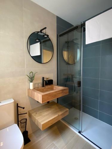 a bathroom with a sink and a shower at Apartamentos La Búsqueda in Cuenca