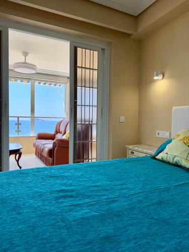 Beachfront Apartment for 6, 3 Bathrooms, Levante Beach
