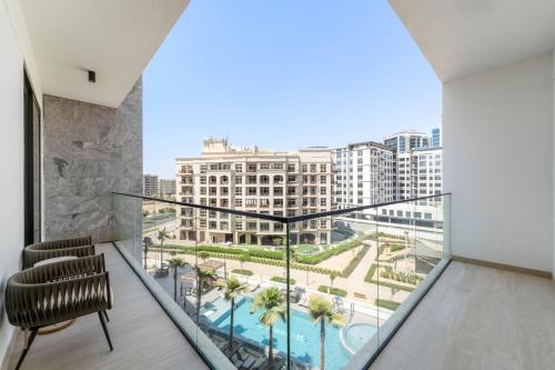 Luxurious 1 Bedroom Retreat with pool gym and game